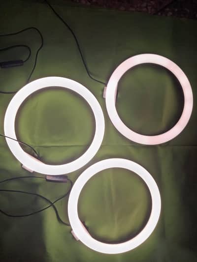 RINGLIGHT WITH STAND  USED