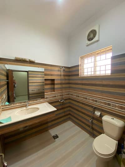 F-8 FULLY FURNISHED, BEAUTIFUL UPPER PORTION 500 SQY PROPER AND MODERN FITTINGS, TILED FLOORING 3 Spacious Bedrooms Along With 3 Attached Bathrooms TV LOUNGE, DRAWING DINING, KITCHEN