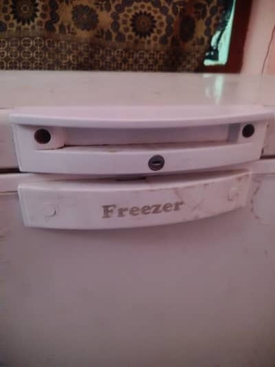 Blkul Saad suthra freezer hy 6months used hy obly