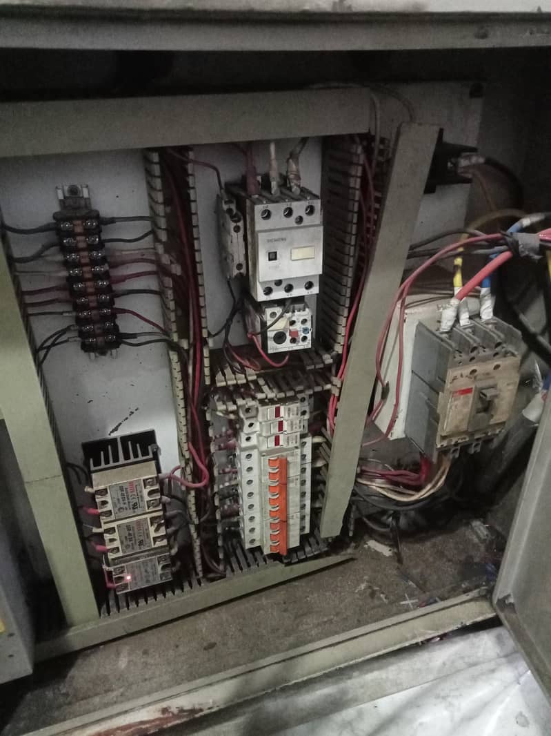 Molding Machine 1