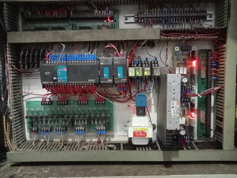 Molding Machine 2