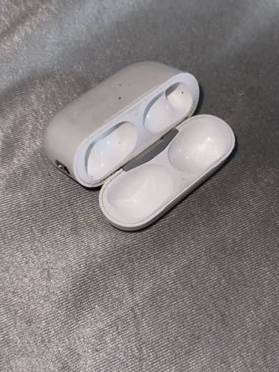 AirPod pro 3 without earbuds just charging case