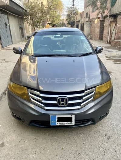 Honda City (2017) very beautiful Car-No accident 0/3/0/0/9/6/6/2/6/9/8