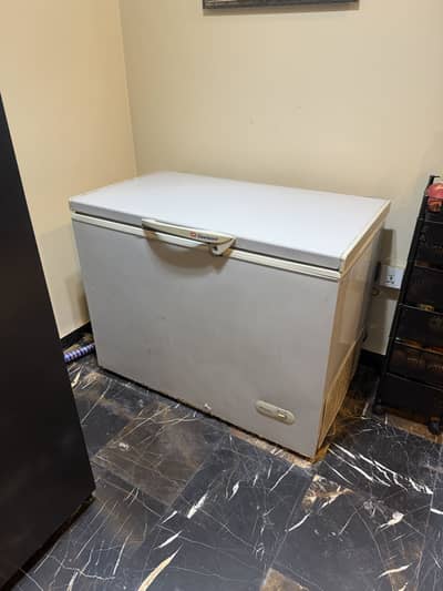 Dawlance deep freezer
