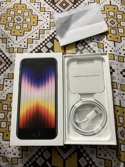 iPhone SE 64GB with box and cable