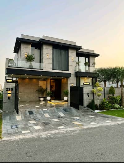 10 MARLA HOUSE WITH SOLID CONSTRUCTION OR ON ELEGANT LOCATION AVAILABLE FOR SALE IN BAHRIA TOWN