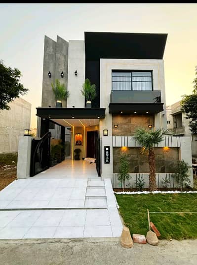 5 MARLA BRAND NEW HOUSE WITH SOLID CONSTRUCTION AVAILABLE FOR SALE IN BAHRIA TOWN