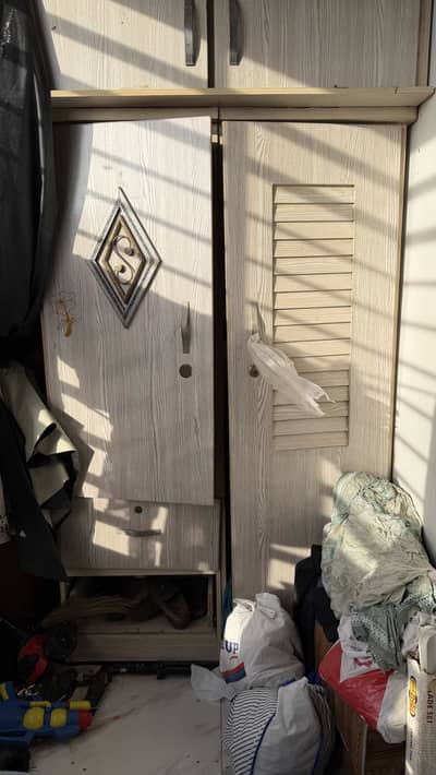 2 door almari with shelf