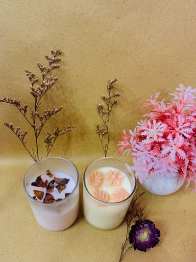 Scented candles Any scent customizable with free crochet gifts