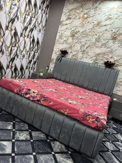 king size bed set, side tables & chairs ( available New condition)