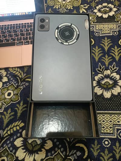 Lenovo Legion  y700