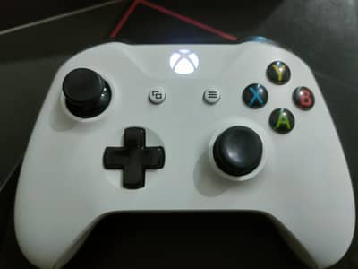 XBOX ONE S BLUETOOTH CONTROLLER WHITE WITH BOX