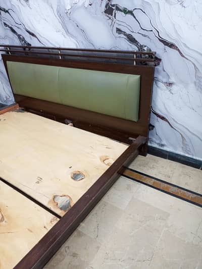 sale double bed in good condition habbit ka hai