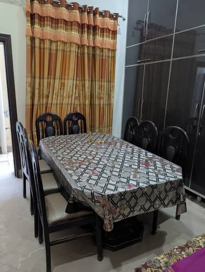 8 chairs All wood top wood