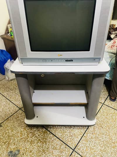 LG TELEVISION WITH THE TABLE