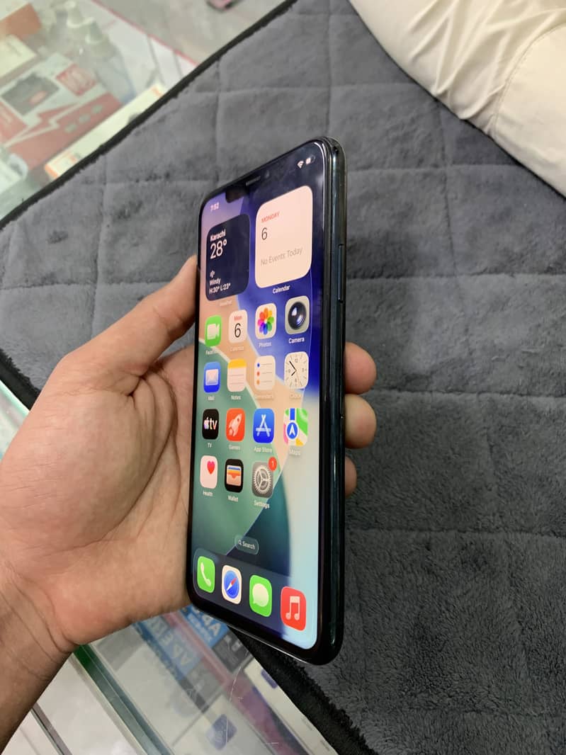 iPhone 11 Pro Max 2