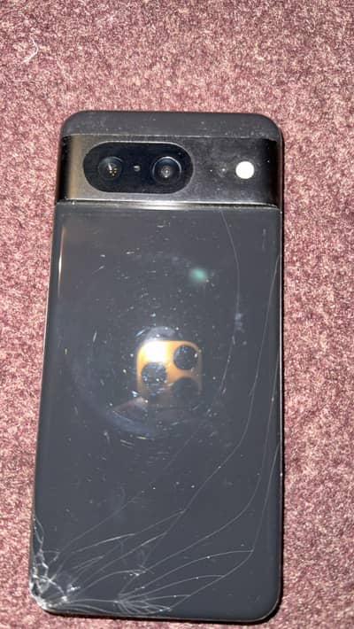 Pixel 8 for sale back glass broke and temporary line