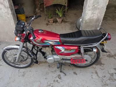 Honda 125 Red Colour