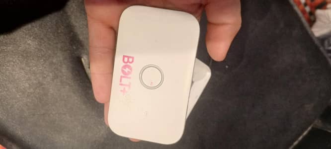 Zong bolt 4g+ device  all sim working unlock hai Bettry timing good ha