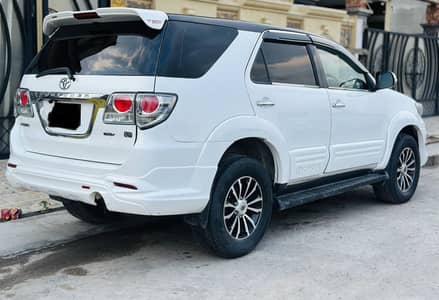 Toyota fortuner TRD