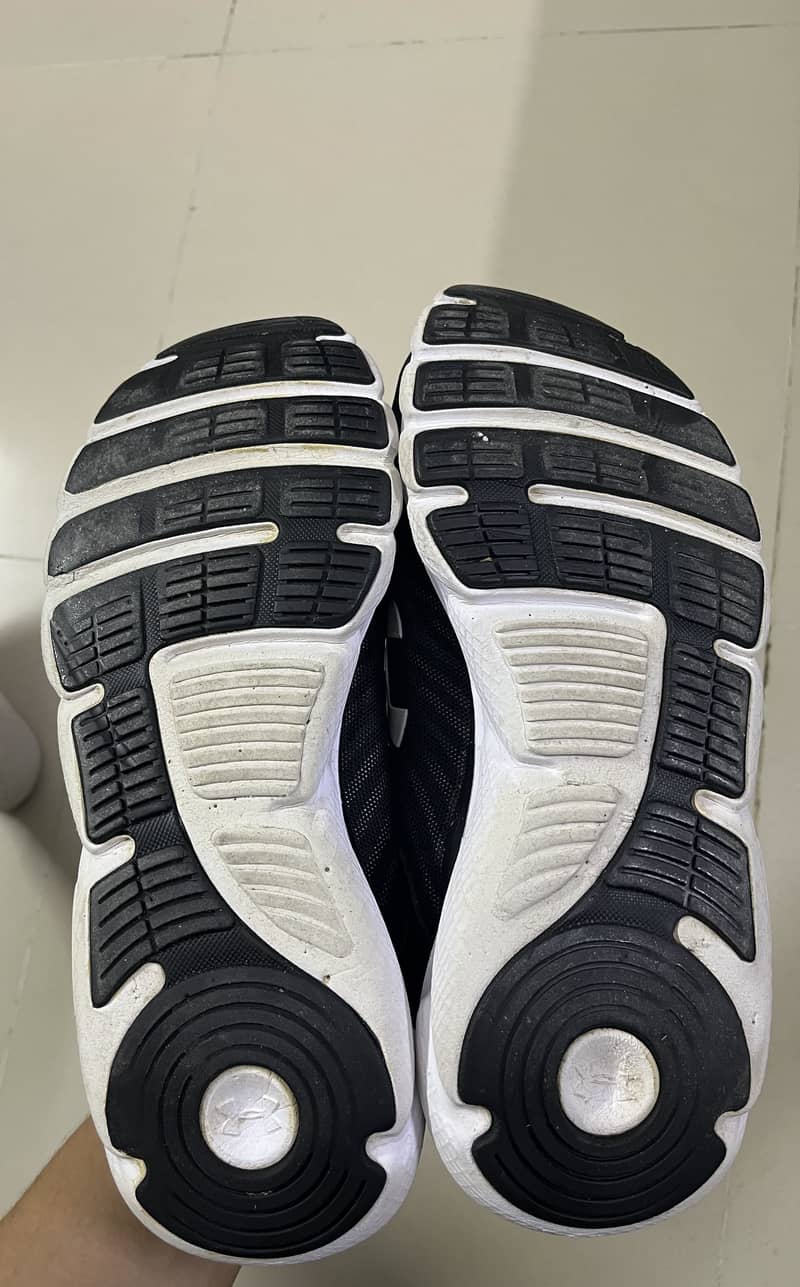 Under armour charged assert 8 1