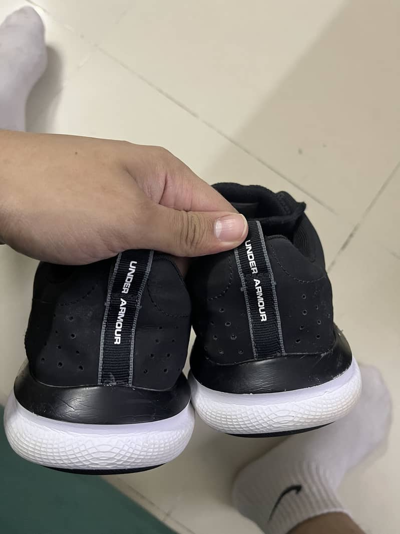 Under armour charged assert 8 2