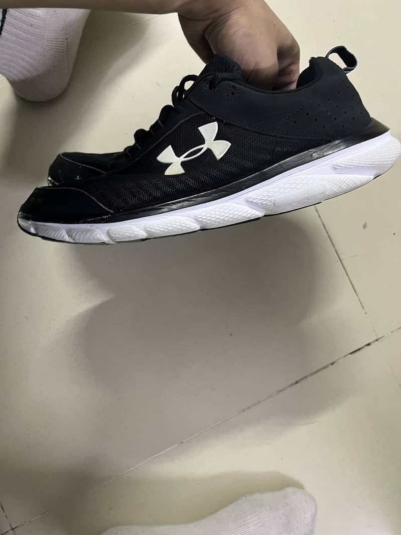Under armour charged assert 8 3