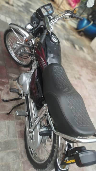 Honda 125 boat hi Achi bike hy Abhi 8500 km chalihyp