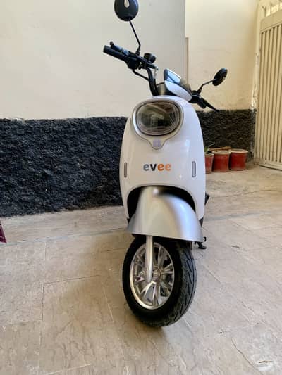 Scooty Evee Nisa