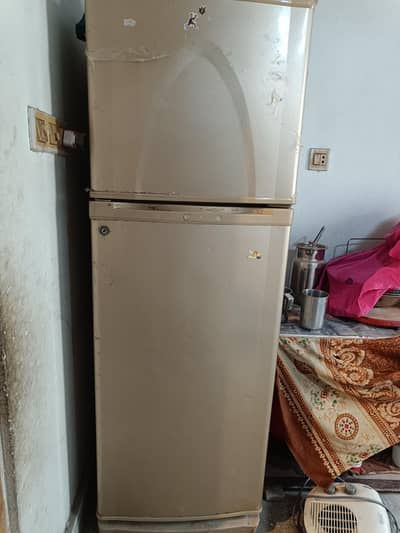 dawlance fridge medium size condition 10 by 10 no open no repair