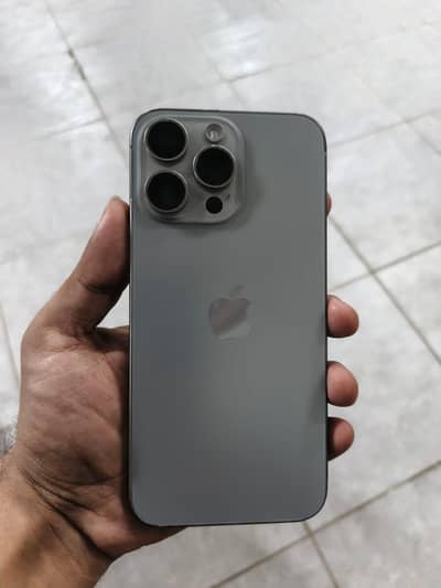 iPhone 15 pro max  natural titanium