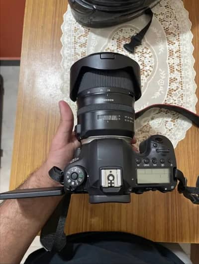 Canon 6D mark 2 camre with box