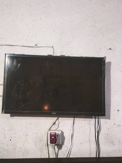 32 inch Samsung LCD for urgent sale