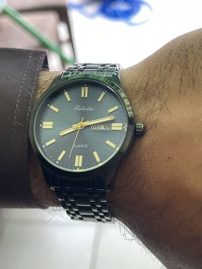 New slim analog watch