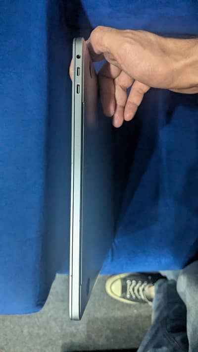 Macbook pro 2018 i9 32gb ram/512 ssd 4gb graphics