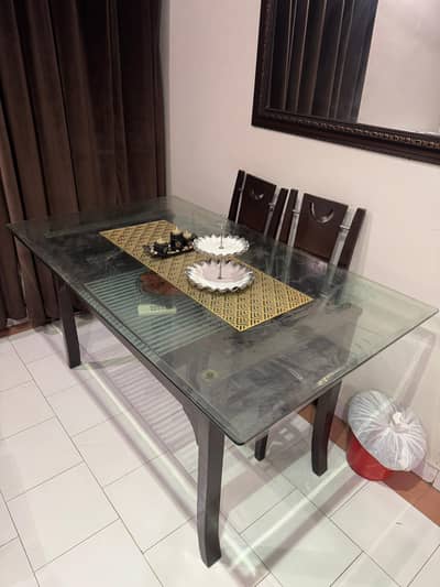 Dining Table 6 Seater – Excellent Condition