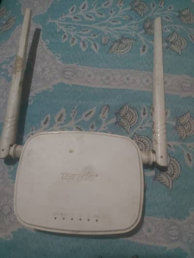 Tenda Wifi Router Without Fiber with charger No box