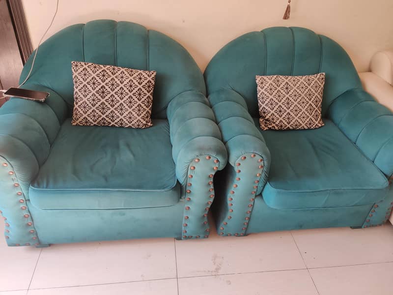 Complete Sofa set Almost New 3