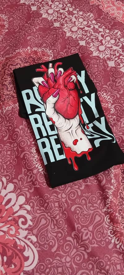 T SHIRT with hand heart reality design nice only 1 order now