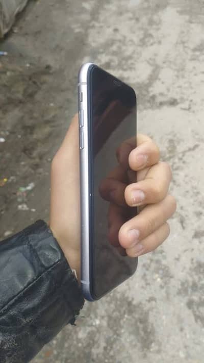 Apple iPhone 11, 128GB, 80% HEALTH, FACTORY-UNLOCKED FOR SALE