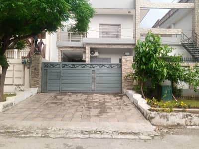 I-8 Beautiful Upper Portion For Rent.