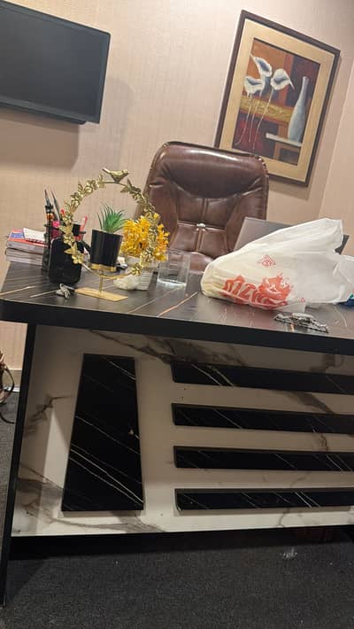 Female required for marketing work mobile handling