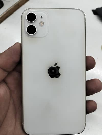 iPhone 11 factory unlocked 10/10 condition water park 64 gb