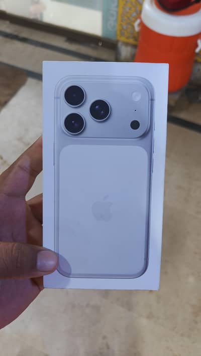 3 mobile ek add main bohat hi munasib price 17 pro  aur max