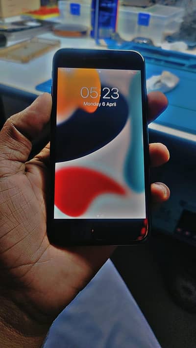 I phone 7 one hand use ghr my chal Raha ta 10/9 ha