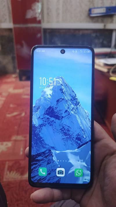 Infinix not 10 pro 8+128 box charge nahi Hy only mobile