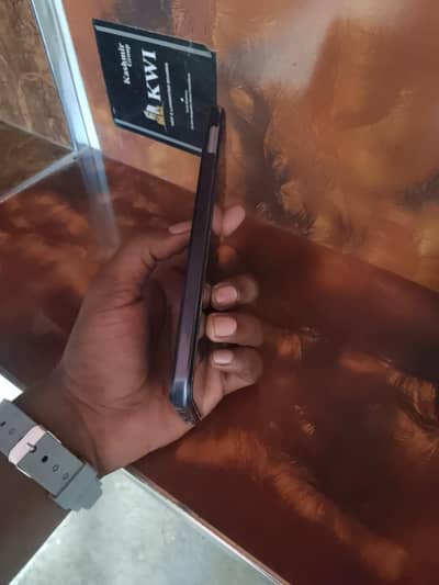 4+4extend 64gb no minor scratches on phone 03241787068