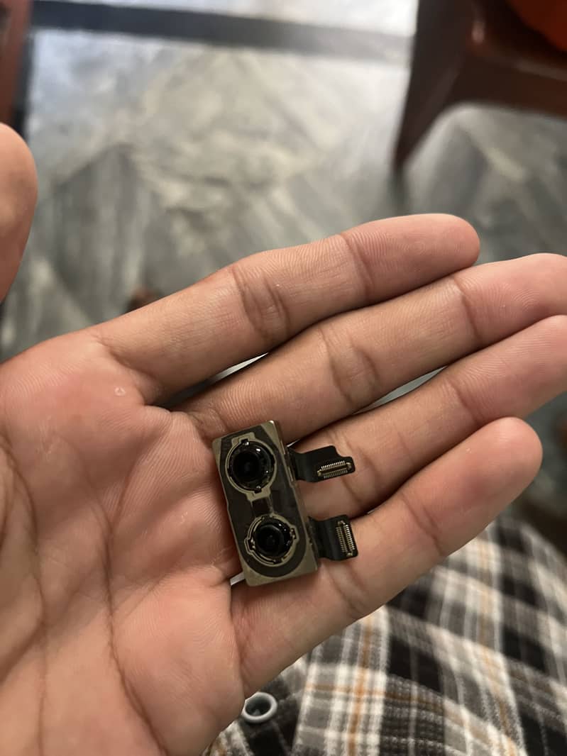 iPhone XS Max back camera 1