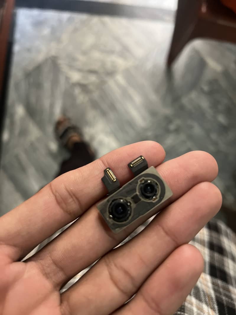 iPhone XS Max back camera 2