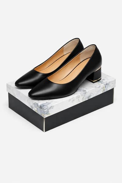 Black Closed Heels Size 7 – Brand New Like Condition 